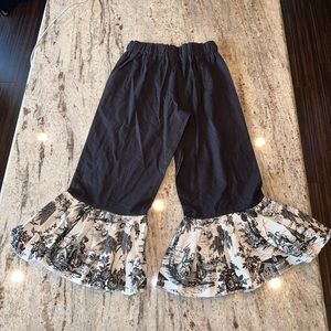 Girls size 5/6/7 Black toile print pants